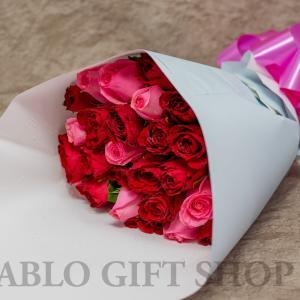 Mixed pink and red flower bouquet