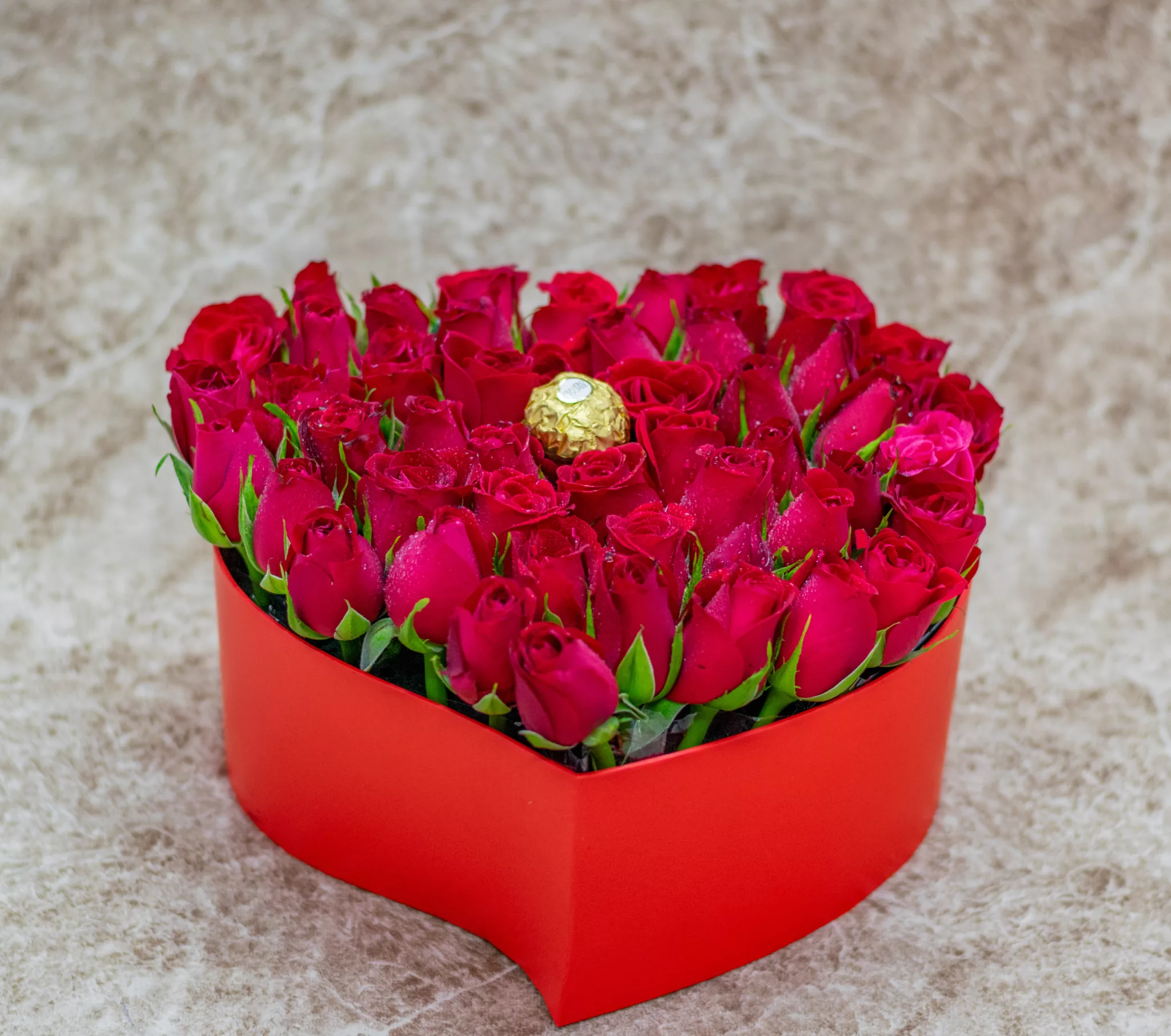 Heart Box With Red Roses And Ferrero Rocher Chocolate - Pablo Gift Shop